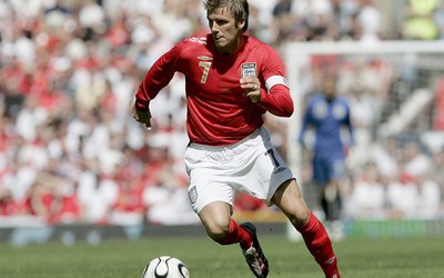 DB电竞-什琴斯尼扑点后模仿对手庆祝